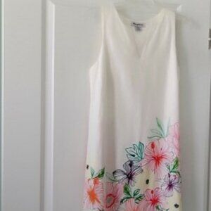 TOMMY BAHAMA White Linen Dress Size small  w/beautiful flowers